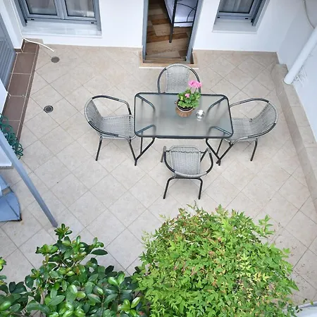 Giorgos House * نافبليو