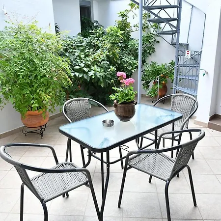Giorgos House