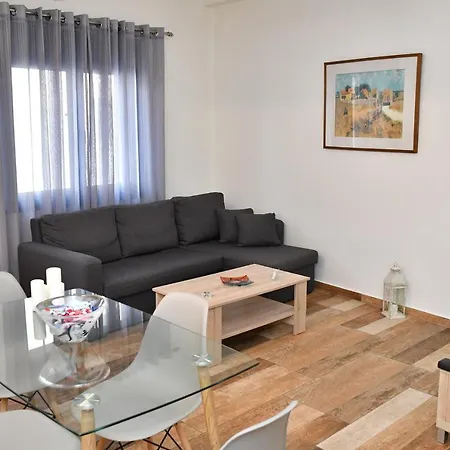 Giorgos House *